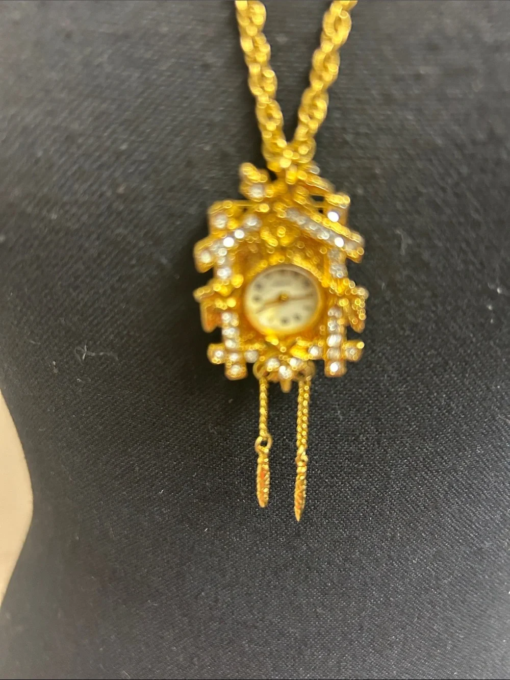 W. Lind vintage gold-tone cuckoo clock pendant watch necklace 28”